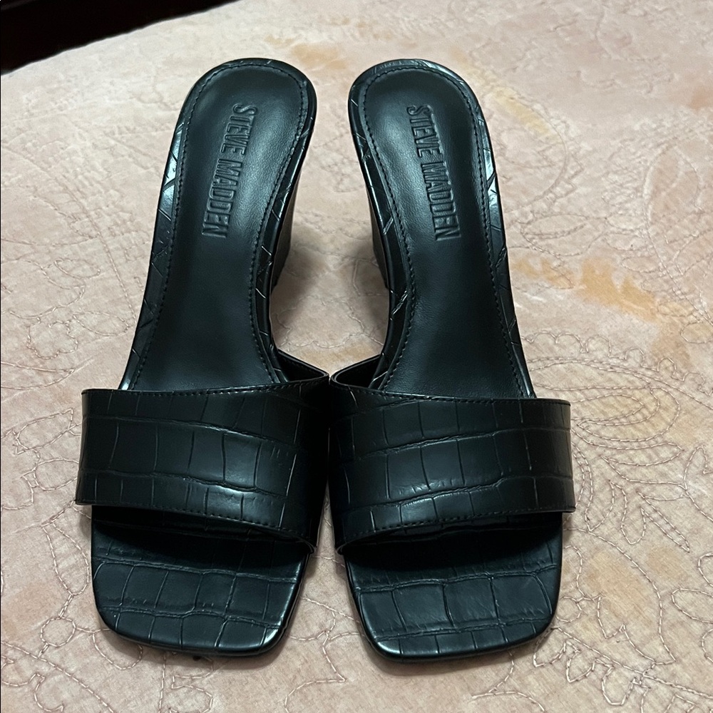 Steve Madden Curcio Black Croc-Pattern Heels